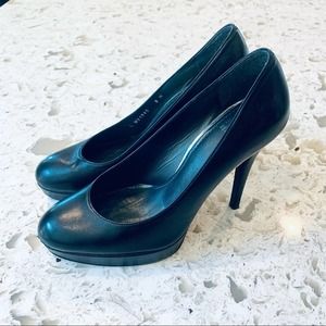 Stuart Weitzman black leather heels pumps size 8